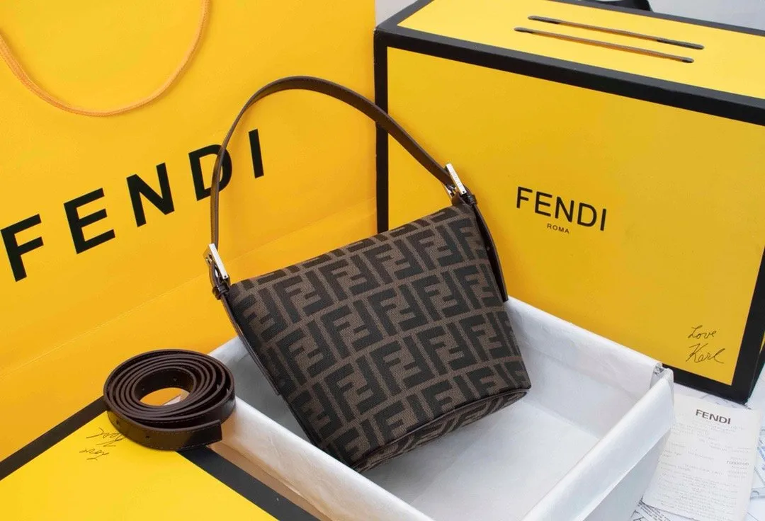 EN   Designer bags by Fendi 024