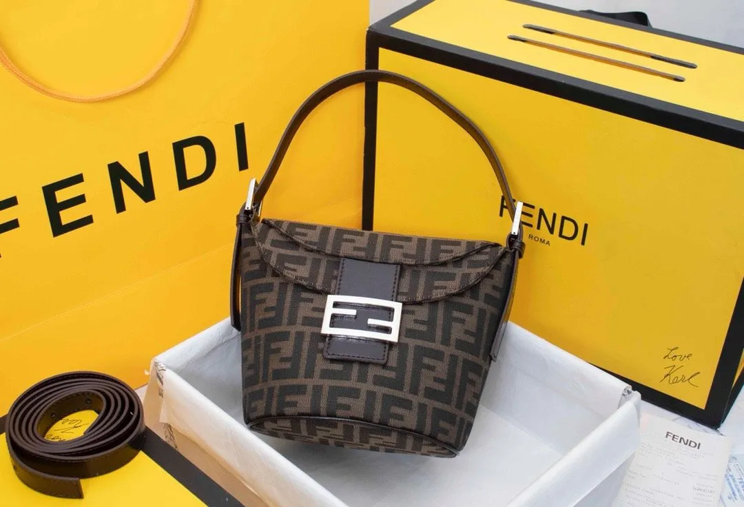 EN   Designer bags by Fendi 024