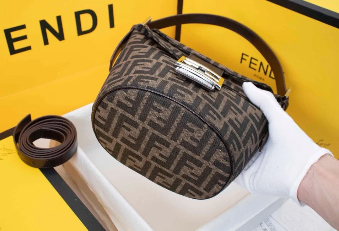 EN   Designer bags by Fendi 024