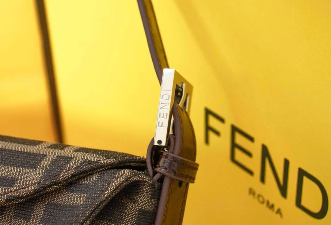 EN   Designer bags by Fendi 024
