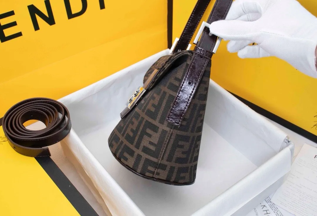 EN   Designer bags by Fendi 024