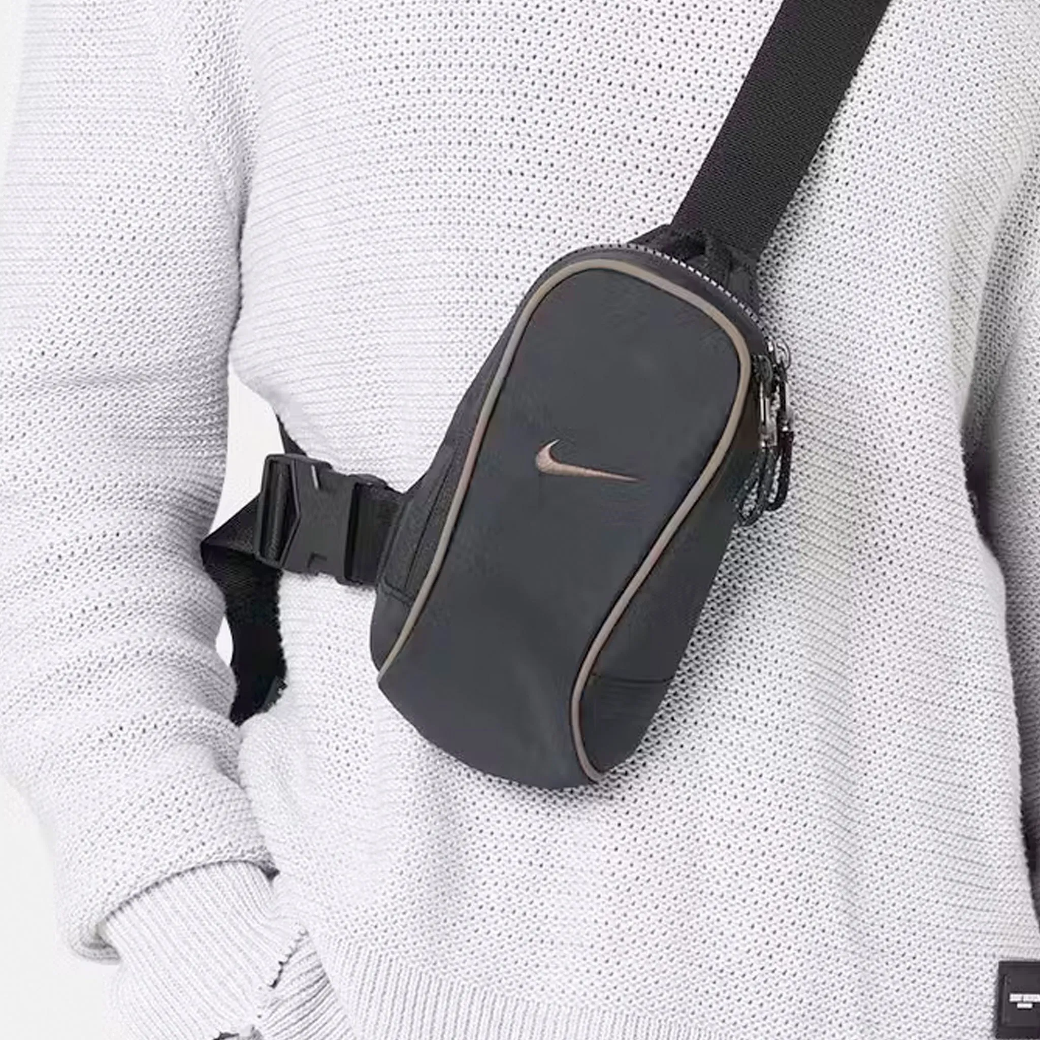 Nike Sportswear Essentials Crossbody Bag